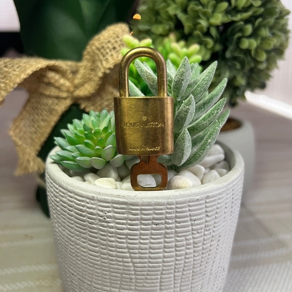 Louis Vuitton Lock and Key #314 - Picture 2 of 7